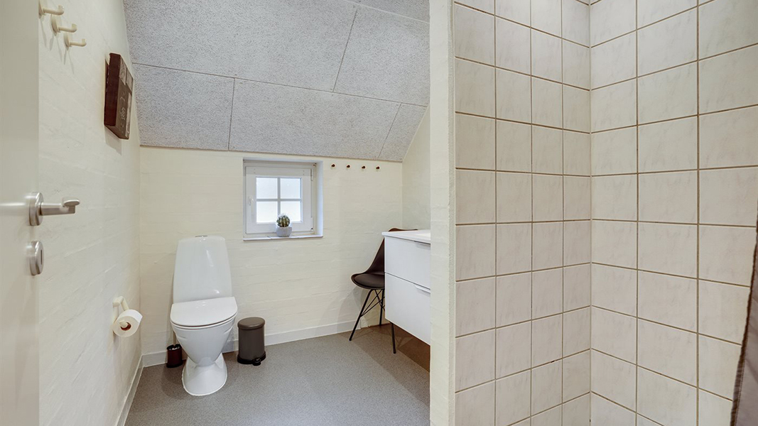 Badezimmer in Bækby Poolhus