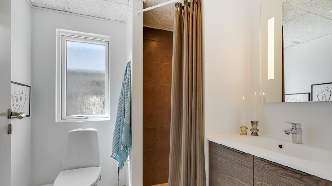 Badezimmer in Bjerregård Poolhus