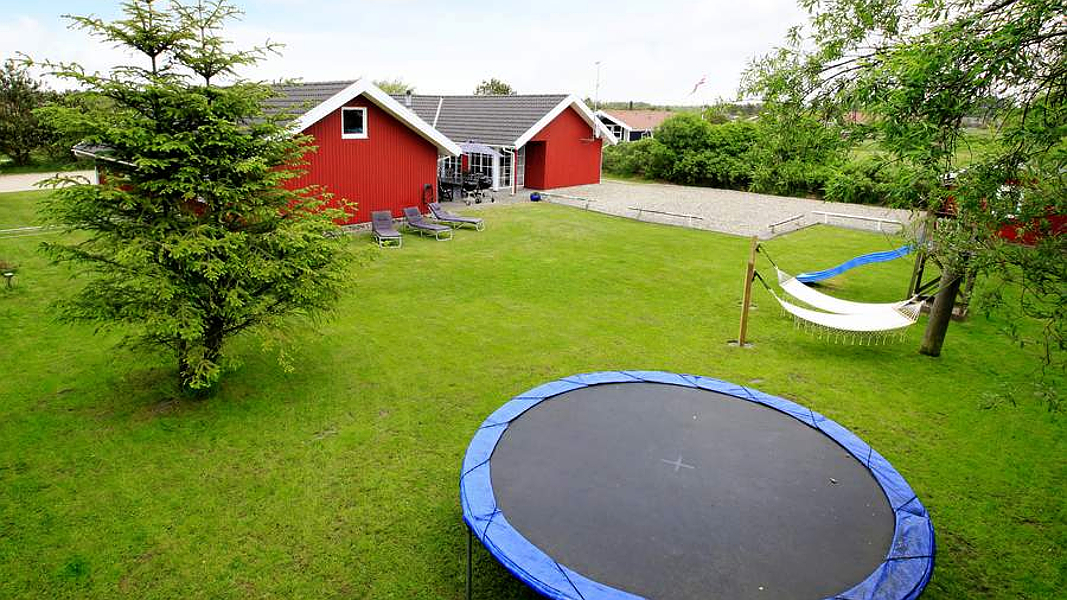 Grundstück von Stribsø Poolhus
