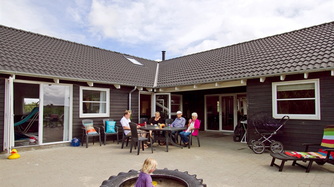 Terrasse von Engesø Aktiv-Poolhus