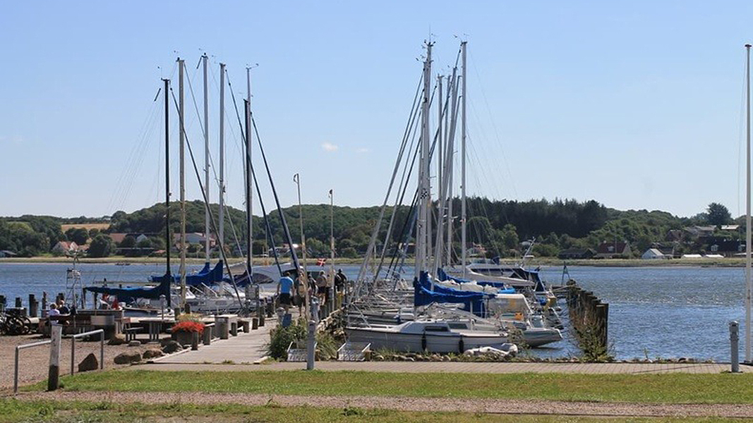 Hafen in der Nähe von Virksund Aktivhus