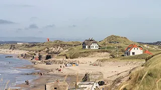 Strand in der Nähe von Narhval Poolhus