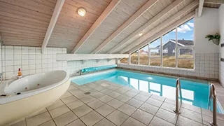 Pool in Poolhus Traditionell