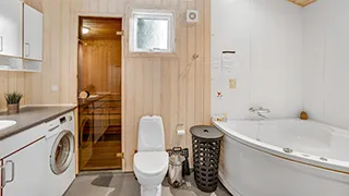 Badezimmer in Hellles Spahus