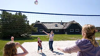 Spielgeräte bei Sønder Fjand Poolhus