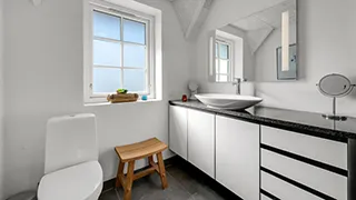 Badezimmer in Stråtag poolhus