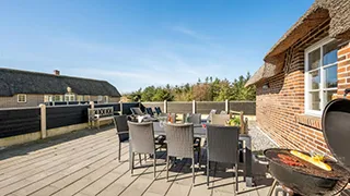 Terrasse von Stråtag poolhus