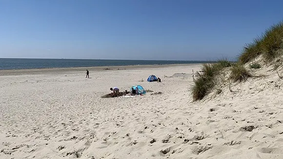 Strand in der Nähe von Ude og inde hus