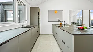 Küche in Tæt på havet Poolhus