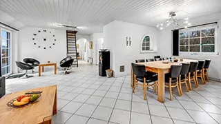 Essbereich in Brunbjerg Poolhus