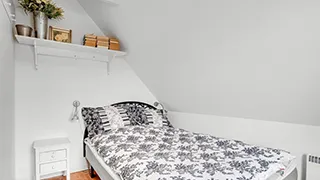 Schlafzimmer in Loft under strå