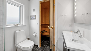 Badezimmer in Saunahus Søndervig