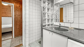Badezimmer in Sommerferiehus Søndervig