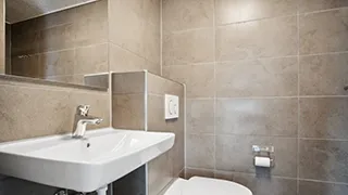 Badezimmer in Gammelgab Poolhus