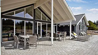 Terrasse von Skovbrynet Poolhus