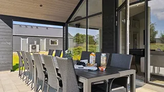 Terrasse von Poolhus Lakolk