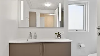 Badezimmer in Råbjerg Poolhus