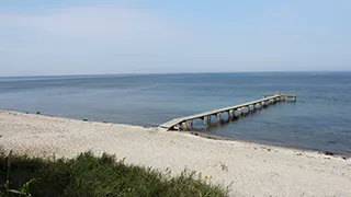 Strand in der Nähe von Lakse Aktivhus