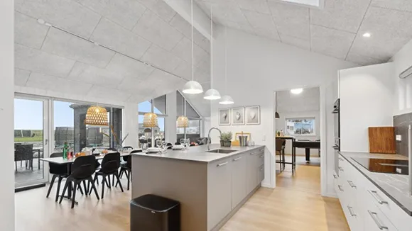 Küche in Poolhus Strandkrogen