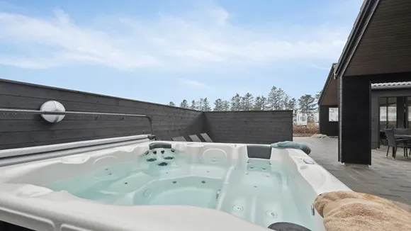 Außenwhirlpool  Poolhus Strandkrogen