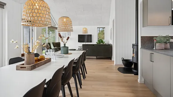 Essbereich in Poolhus Hasmark
