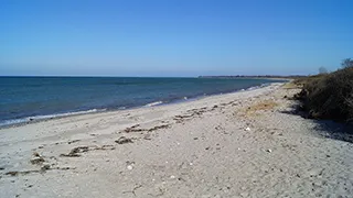 Strand in der Nähe von Kæret Aktivhus
