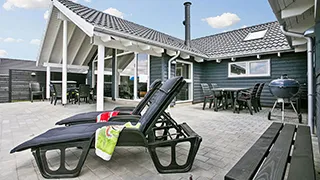 Terrasse von Sommerfugl Poolhus