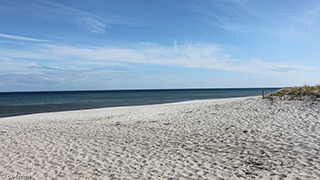 Strand in der Nähe von Ukama Poolhus