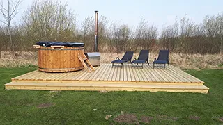 Außenwhirlpool  Sortspætte Aktivhus