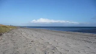 Strand in der Nähe von Bøtø Poolhus