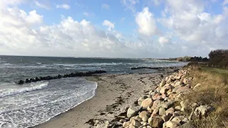 Strand in der Nähe von Fiskekrogen Poolhus