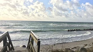 Strand in der Nähe von Fiskekrogen Poolhus