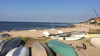 Strand in der Nähe von Troldeskov Aktivhus