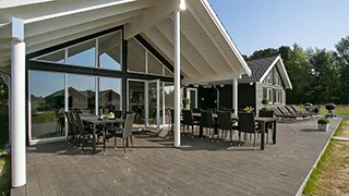 Terrasse von Højbro Poolhus