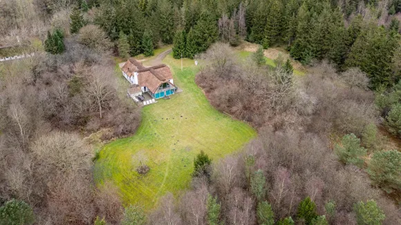 Luftaufnahme von Poolhus Brande