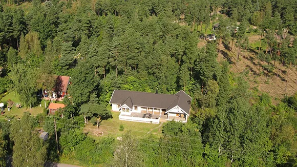 Luftaufnahme von Dankvägen Poolhus