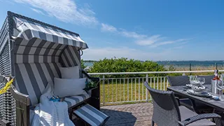 Ausblick von Haus mit Strandkorb Idyll