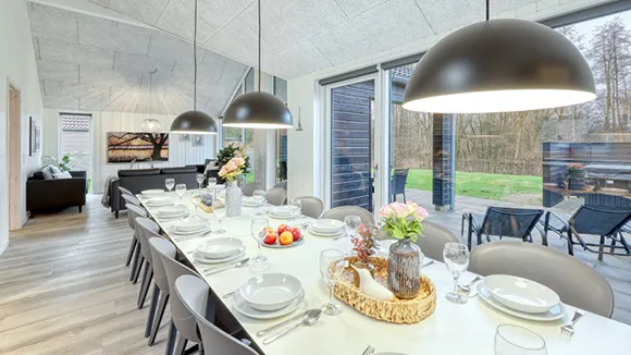 Essbereich in Rostock Poolhaus