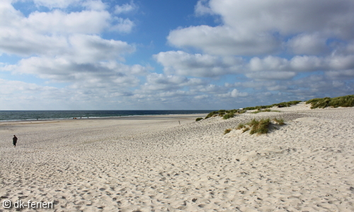 Breiter Sandstrand von Henne Strand an der Nordsee