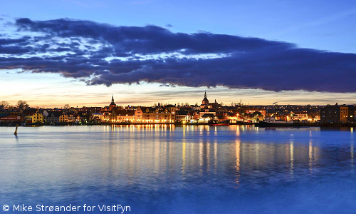 Svendborg vom Wasser aus am Abend
