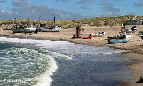 Fischerboote am Strand von Nørre Vorupør 